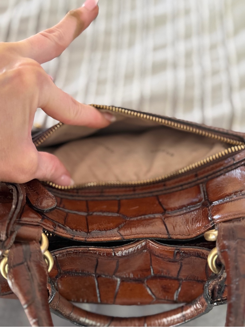 Brahmin Cognac Croc-Embossed Leather Satchel w/ Adjustable Strap & dust bag. - Picture 6 of 7